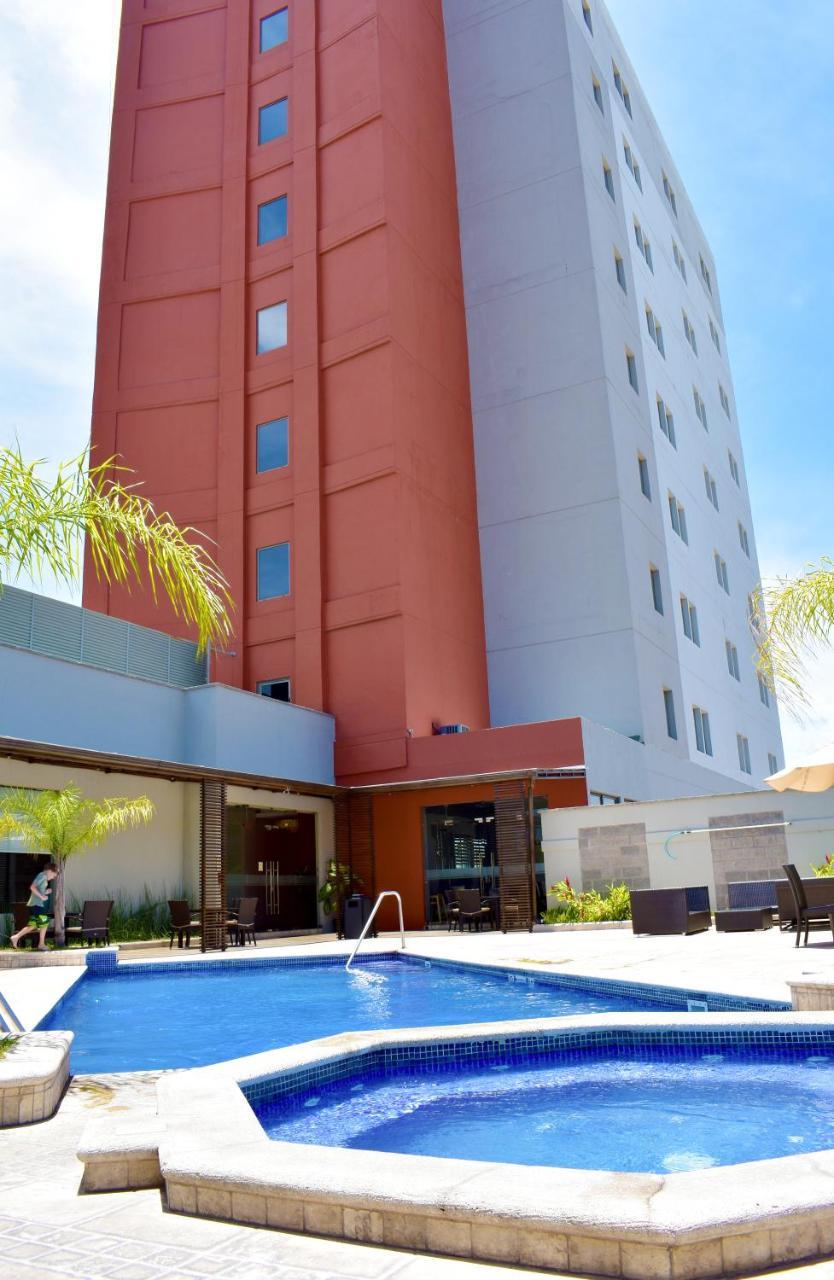 La Quinta By Wyndham Tegucigalpa Hotel Exterior photo
